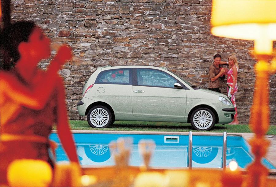  Lancia Ypsilon 2003 года  (фото 14 из 114)